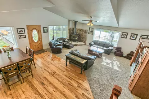 882 Win Way, Eagle Point, OR 97524 photo 27
