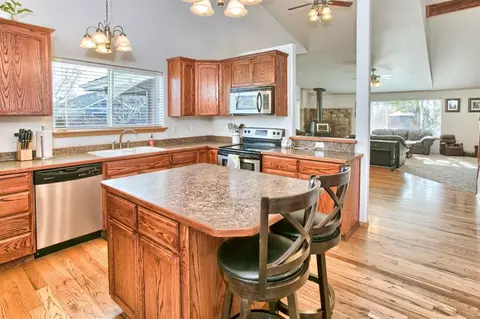 882 Win Way, Eagle Point, OR 97524 photo 14