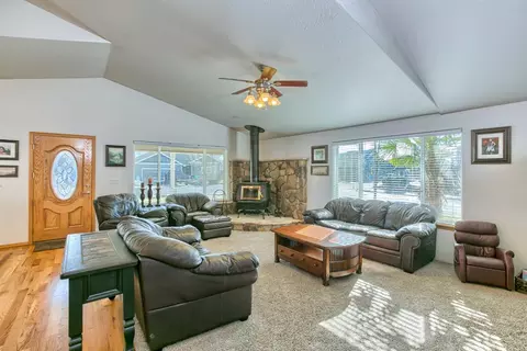 882 Win Way, Eagle Point, OR 97524 photo 8