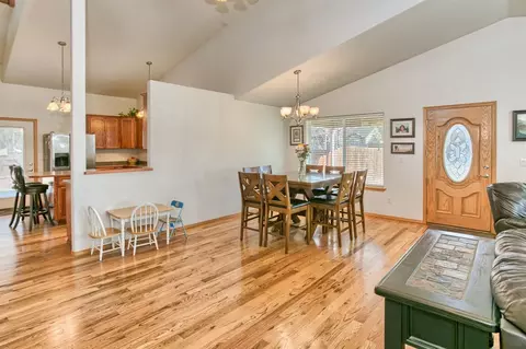 882 Win Way, Eagle Point, OR 97524 photo 11