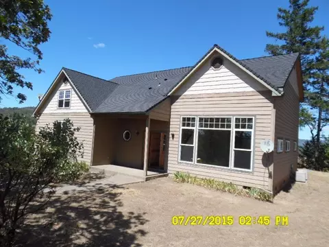 940 Leafwood Dr, Eagle Point, OR 97524 photo 1