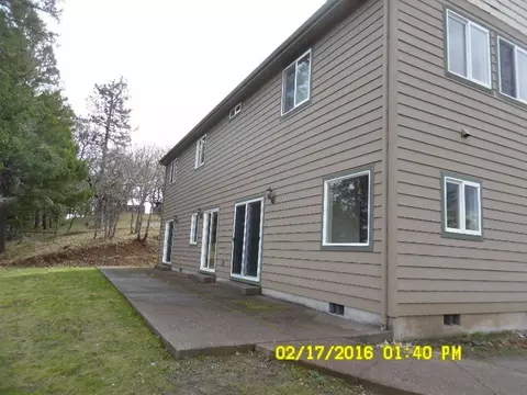 940 Leafwood Dr, Eagle Point, OR 97524 photo 2