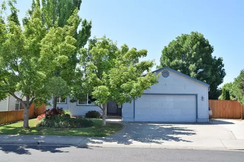 421 Merlee Cir, Eagle Point, OR 97524 photo 1