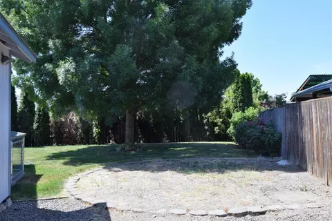 421 Merlee Cir, Eagle Point, OR 97524 photo 6