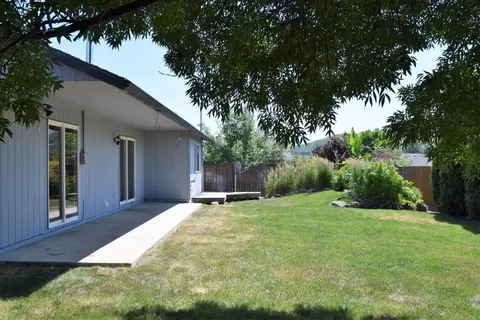 421 Merlee Cir, Eagle Point, OR 97524 photo 5