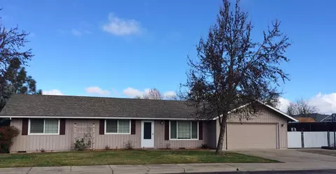 999 Forest Glen Dr, Central Point, OR 97502 photo 1