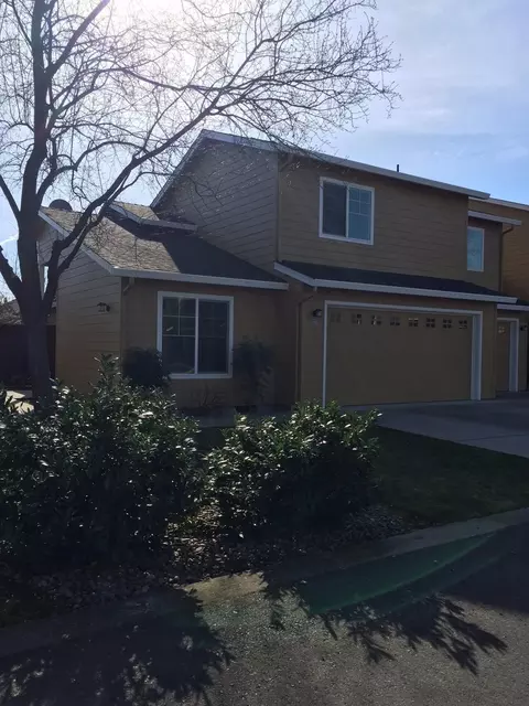320 Live Oak Loop, Central Point, OR 97502 photo 1