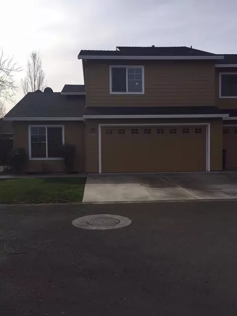 320 Live Oak Loop, Central Point, OR 97502 photo 2
