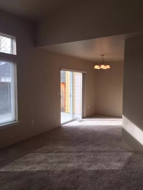 320 Live Oak Loop, Central Point, OR 97502 photo 3