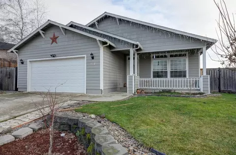 917 Ridgeview Dr, Eagle Point, OR 97524 photo 2