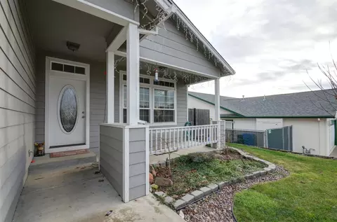 917 Ridgeview Dr, Eagle Point, OR 97524 photo 3