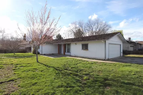 1600 Daniel St, Central Point, OR 97502 photo 2