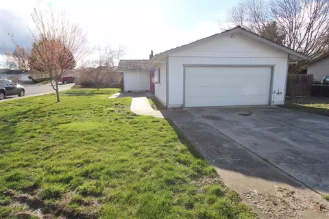 1600 Daniel St, Central Point, OR 97502 photo 3