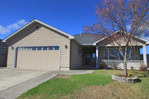 717 Mountain Ave, Central Point, OR 97502 photo 1