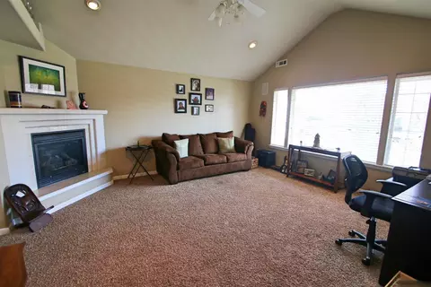 717 Mountain Ave, Central Point, OR 97502 photo 4