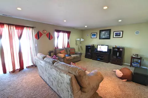 717 Mountain Ave, Central Point, OR 97502 photo 8