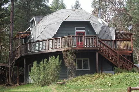 411 Green Tree Loop, Grants Pass, OR 97527 photo 1
