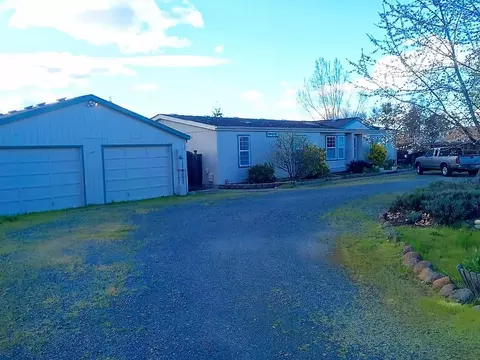 690 Cherry St, Medford, OR 97501 photo 2