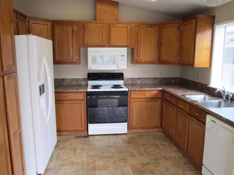555 Freeman Rd #75, Central Point, OR 97502 photo 3