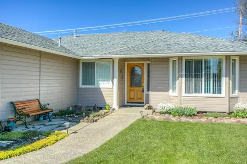 37 Eagle View Dr, Eagle Point, OR 97524 photo 1