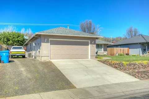 37 Eagle View Dr, Eagle Point, OR 97524 photo 3