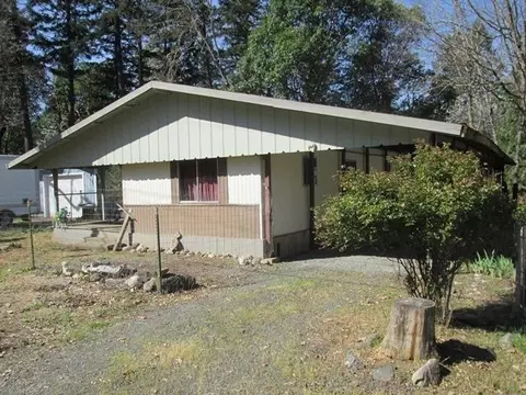 136 Tracy Ln, Cave Junction, OR 97523 photo 2