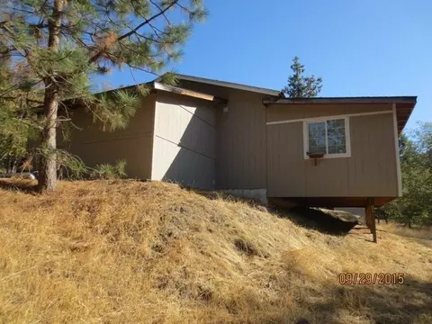 1190 Summit Loop, Grants Pass, OR 97527 photo 2