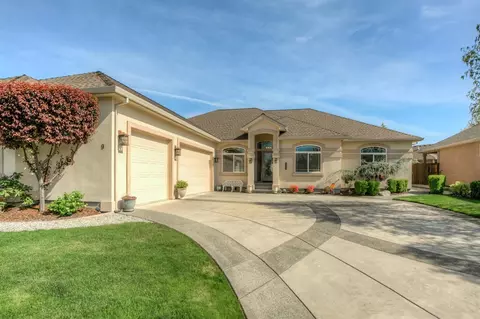 9 Aspen Ct, Eagle Point, OR 97524 photo 2