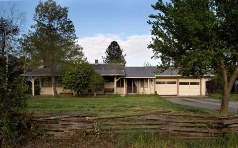3519 Grant Rd, Central Point, OR 97502 photo 1