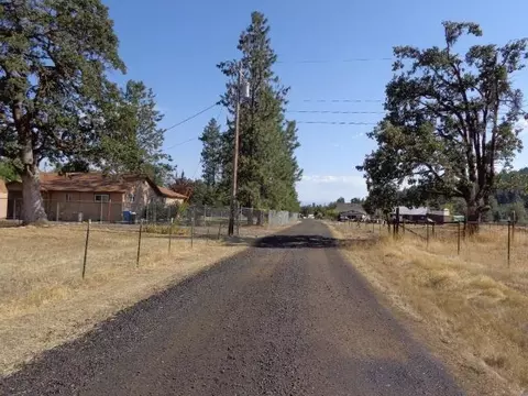 260 Long Branch Rd, Eagle Point, OR 97524 photo 32