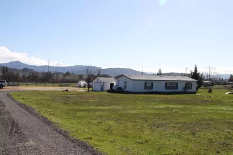 108 Greenleaf Dr, Eagle Point, OR 97524 photo 2