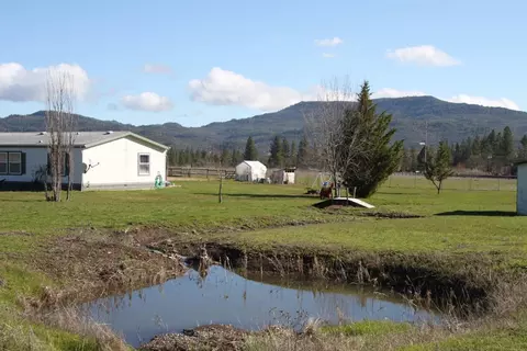 108 Greenleaf Dr, Eagle Point, OR 97524 photo 3