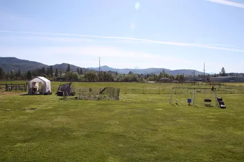 108 Greenleaf Dr, Eagle Point, OR 97524 photo 25