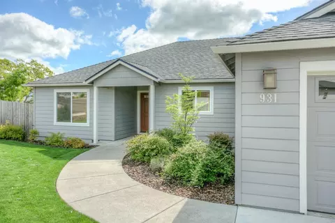 931 Crystal Dr, Eagle Point, OR 97524 photo 2