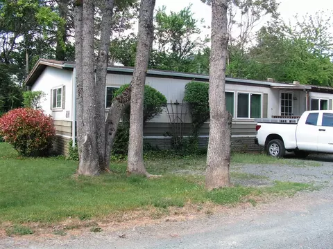 608 Pine St, Rogue River, OR 97537 photo 1