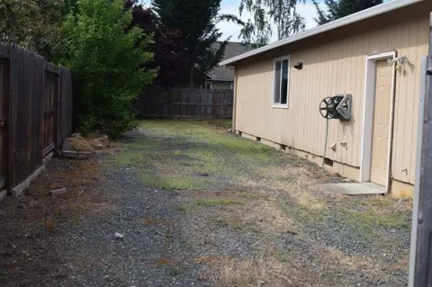 2614 Devonshire Pl, Central Point, OR 97502 photo 4