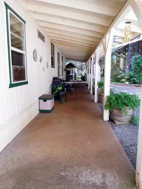 441 Kinnikinnick Rd, O'brien, OR 97534 photo 4
