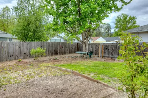 230 Jared Ct, Phoenix, OR 97535 photo 20