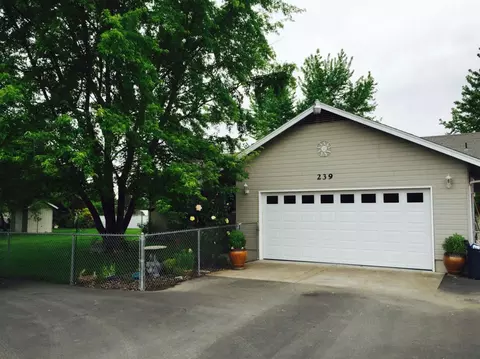 239 W Gregory Rd, Central Point, OR 97502 photo 1