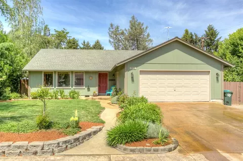 756 Talbot, Eagle Point, OR 97524 photo 2
