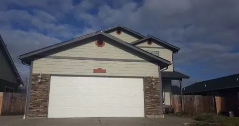 628 John Wayne Dr, Central Point, OR 97502 photo 1