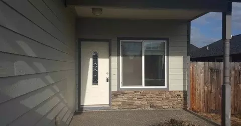 628 John Wayne Dr, Central Point, OR 97502 photo 2
