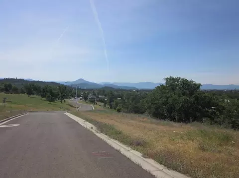 326 Avalon Ter, Eagle Point, OR 97524 photo 3