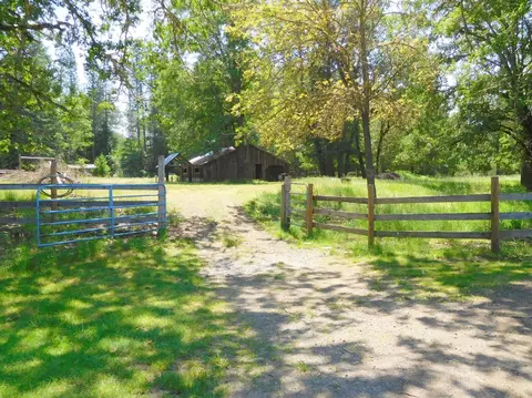 5685 Holland Loop Rd, Cave Junction, OR 97523 photo 16