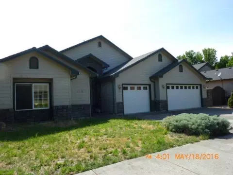 118 Bellerive Dr, Eagle Point, OR 97524 photo 1