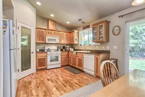 131 Aberdeen Ln, Eagle Point, OR 97524 photo 8