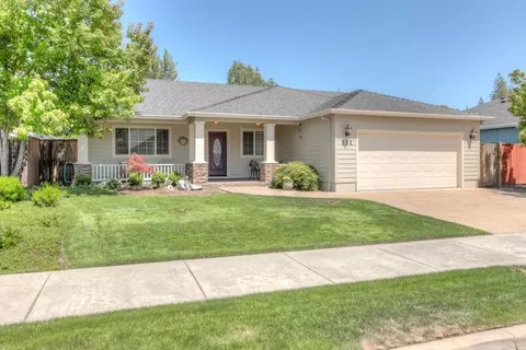 131 Aberdeen Ln, Eagle Point, OR 97524 photo 2