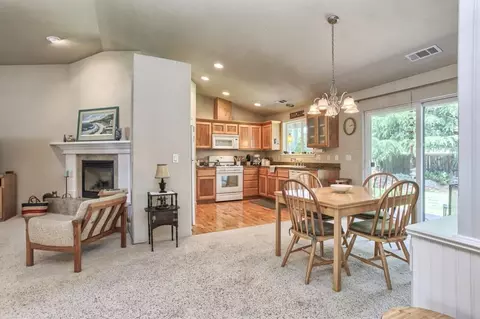131 Aberdeen Ln, Eagle Point, OR 97524 photo 7