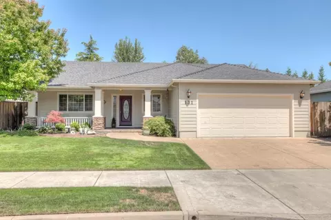 131 Aberdeen Ln, Eagle Point, OR 97524 photo 1