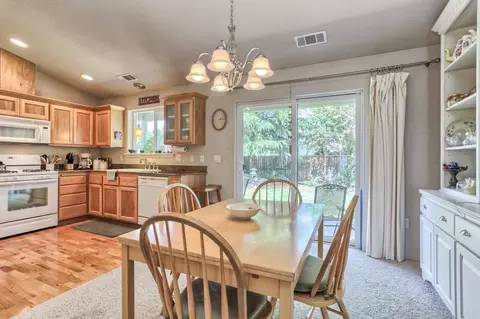 131 Aberdeen Ln, Eagle Point, OR 97524 photo 10